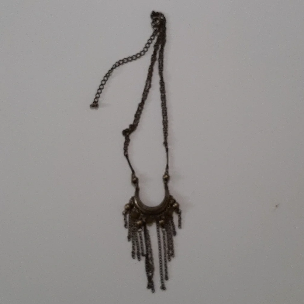 3 pieces of jewelry, 2 necklaces and a bracelet. - Picture 1 of 7